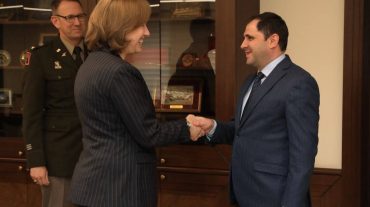 Սուրեն Պապիկյանն ու ԱՄՆ դեսպանն անդրադարձել են հայ-ադրբեջանական սահմանին տիրող իրավիճակին