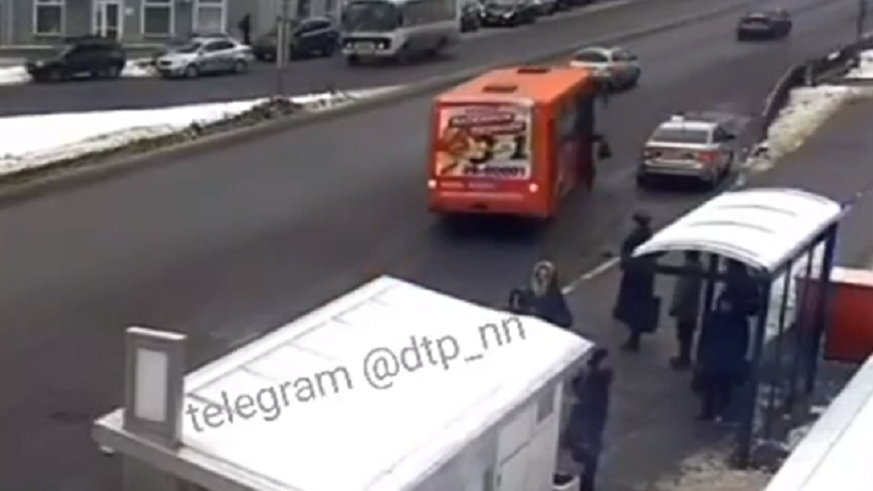Տեսախցիկը ֆիքսել է ՌԴ-ում ուղևորի` ավտոբուսից ընկնելու պահը
