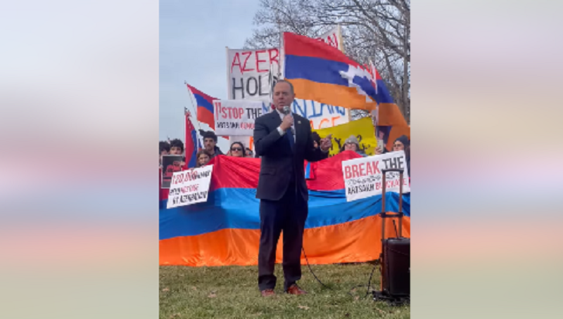 Կոնգրեսական Ադամ Շիֆը ԱՄՆ-ից պահանջել է անհապաղ դադարեցնել Ադրբեջանի ֆինանսավորումը և ավելի ուժեղ պատասխան տալ Արցախի շրջափակմանը