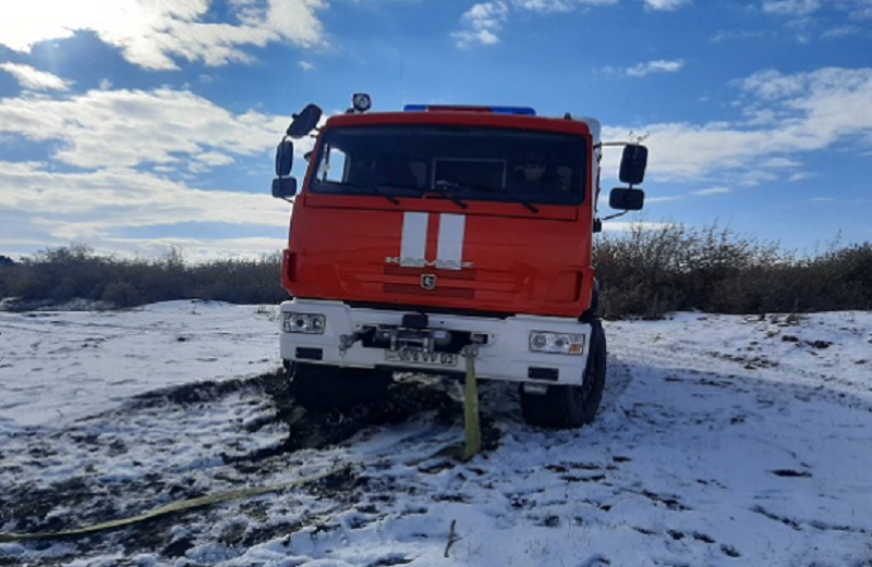 «Mercedes» մակնիշի կցորդիչով բեռնատարը մերկասառույցի պատճառով միակողմանի փակել է Երևան-Մեղրի ավտոճանապարհի մի հատվածը