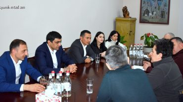 Սյունիքի մարզպետը և ՀԲ-ի ներկայացուցիչները քննարկել են պատերազմի հետևանքների ազդեցությունը մարզի սոցիալ-տնտեսական իրավիճակի վրա