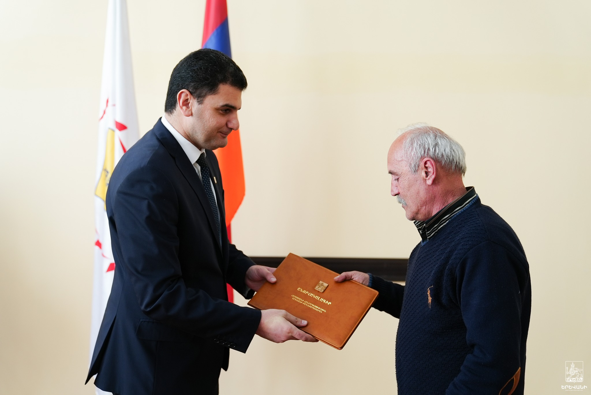 Մետրոպոլիտենի մի շարք աշխատակիցներ պարգևատրվել են Երևանի քաղաքապետի ոսկե մեդալով և արժանացել շնորհակալագրերի