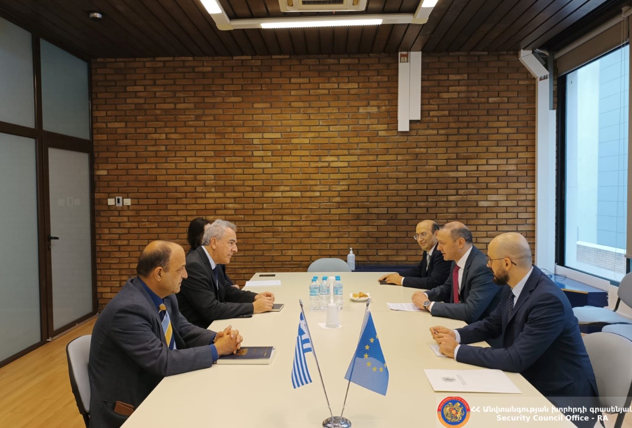 Արմեն Գրիգորյանը Թանոս Դիկոսին է ներկայացրել ՀՀ արտաքին քաղաքականության մարտահրավերները