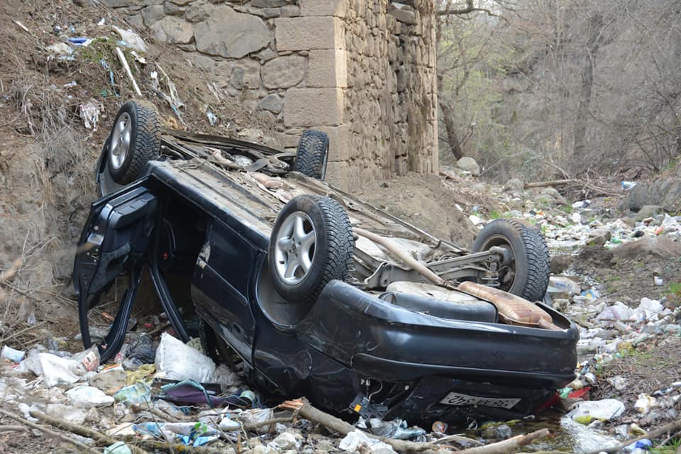 «Opel Vectra»-ն Խնածախ-Ստեփանակերտ ճանապարհին գլորվել է ձորը․ վարորդի վիճակը ծանր է