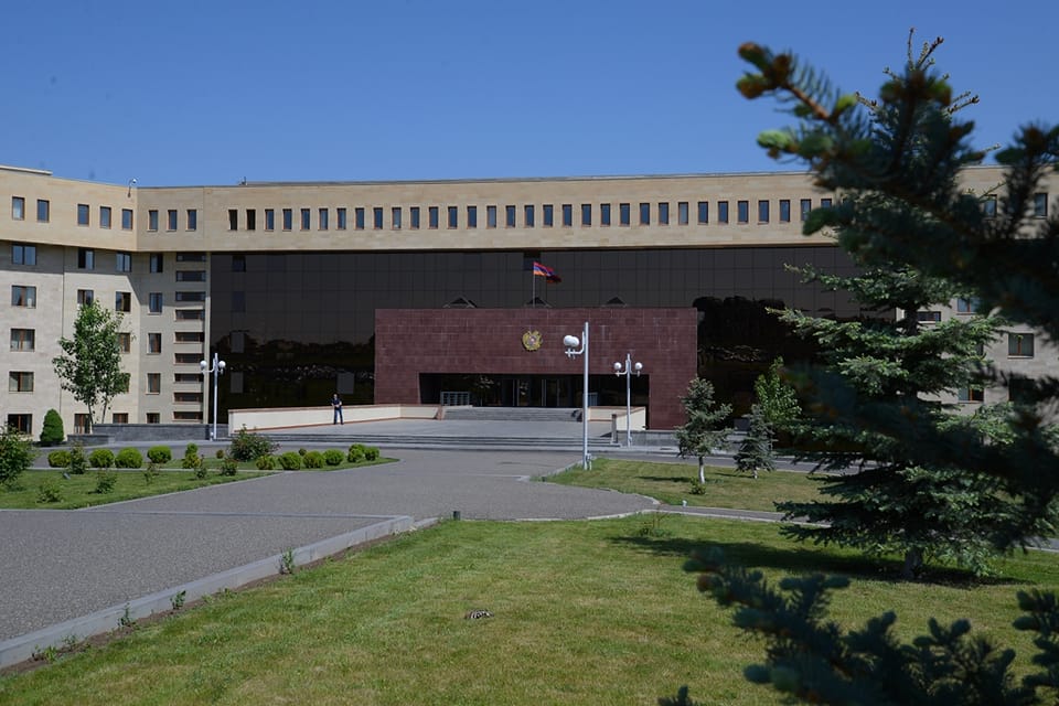 Գիշերը ՀՀ ԶՈՒ ստորաբաժանումները կրակ չեն բացել հայ-ադրբեջանական դիրքերի ուղղությամբ. ՊՆ