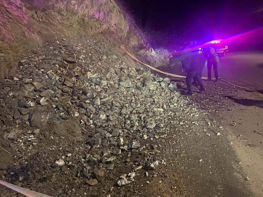 Քարաթափում Մովսես-Բերդ ավտոճանապարհին. երթևեկությունը դարձել է միակողմանի