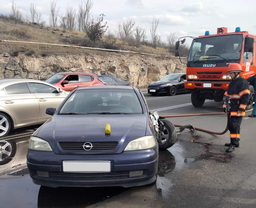 Վթար Ծիծեռնակաբերդի խճուղում. բախվել են «Nissan Tiida»-ն և «Opel Astra G»-ն