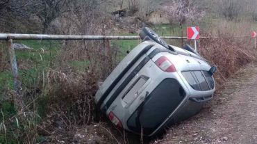 Երևան-Մեղրի ավտոճանապարհին մեքենան շրջվել է առվակը