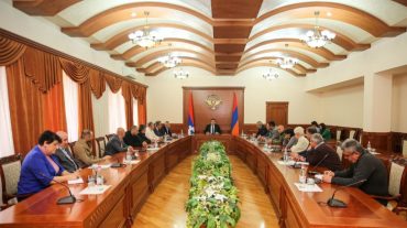 ԱՀ պետական նախարարը հանդիպել է Հանրային խորհրդի անդամների հետ
