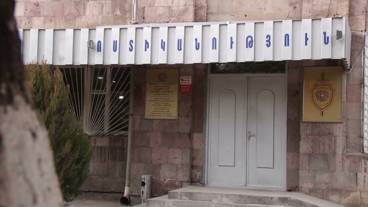Մեքենայում դանակ պահող երիտասարդը մեքենայով հանդերձ բերման է ենթարկվել բաժին