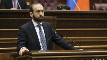 Ո՛չ, մենք չենք բանակցում Լաչինի միջանցքում ադրբեջանական անցակետ դնելու շուրջ. ԱԳ նախարարը՝ Սարգիս Խանդանյանին
