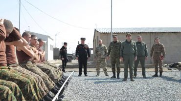 Սուրեն Պապիկյանն անակնկալ այցելել է ՊՆ N զորամաս