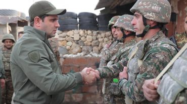 Սուրեն Պապիկյանն այցելել է մարտական դիրքեր