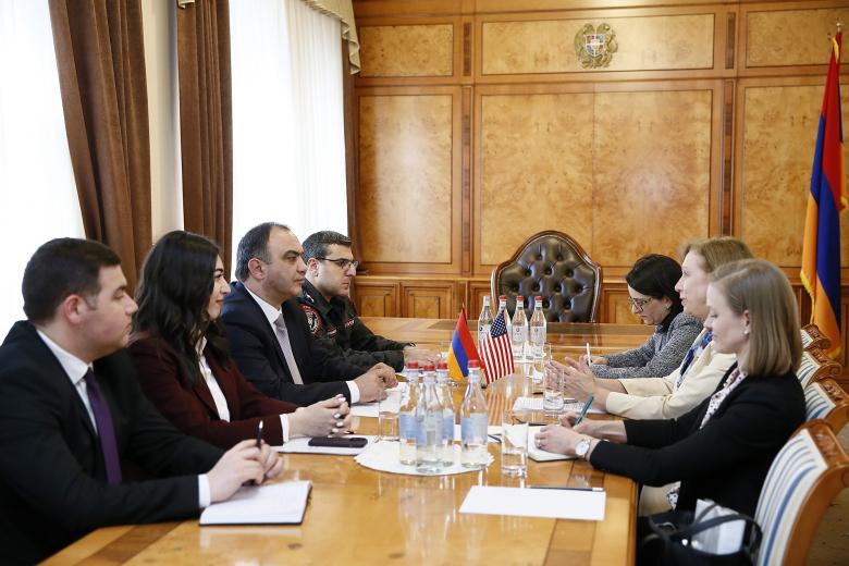 Ներքին գործերի նախարարն ընդունել է ԱՄՆ դեսպանին