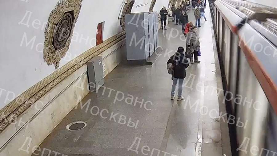 Մոսկվայում ուղևորը դեռահասին հրել է գնացքի տակ․ հրապարակվել են կադրեր