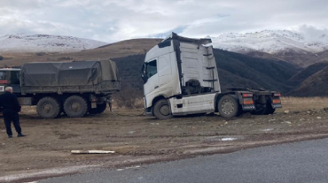 Աղվանի գյուղի մոտակայքում բեռնատարն արգելափակվել է ցեխակույտի մեջ