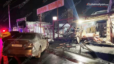 21-ամյա վարորդը Երևանում Toyota-ով կոտրել է խանութի երկաթե պարիսպն ու քարե սալիկների ցուցատախտակները․ կա վիրավոր