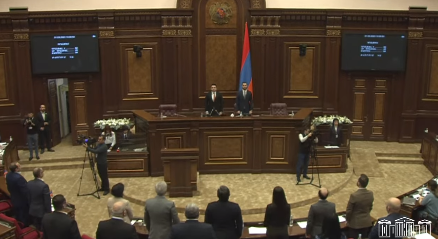 Խորհրդարանը մեկ րոպե լռությամբ հարգեց մարտի 1-ի զոհերի հիշատակը