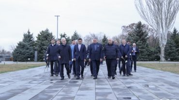 ՌԴ Դաշնային ժողովի պատվիրակությունն այցելել է Ծիծեռնակաբերդի հուշահամալիր