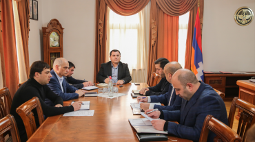 Արցախի պետնախարարը պատասխանատուների հետ քննարկել է շրջափակման հետևանքով անասնաբուծության ոլորտում առաջ եկած խնդիրները