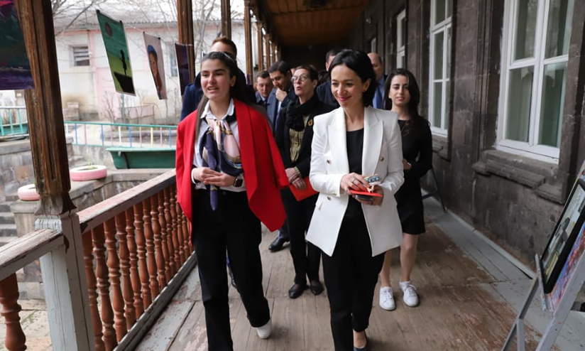 «Ֆրանկոֆոնիայի օրեր 2023» միջոցառումների շրջանակում ՀՀ ԿԳՄՍ նախարարն այցելել է Գյումրիի թիվ 1 ավագ դպրոց