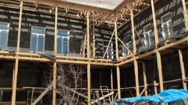 Գյումրիի «Մարիամ և Երանուհի Ասլամազյան քույրերի պատկերասրահի» պատշգամբի վերանորոգումը շարունակվում է