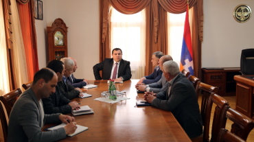 Արցախի նորանշանակ պետնախարար Գուրգեն Ներսիսյանը խորհրդակցություն է հրավիրել Ստեփանակերտի քաղաքապետի ու վարչակազմերի ղեկավարների մասնակցությամբ