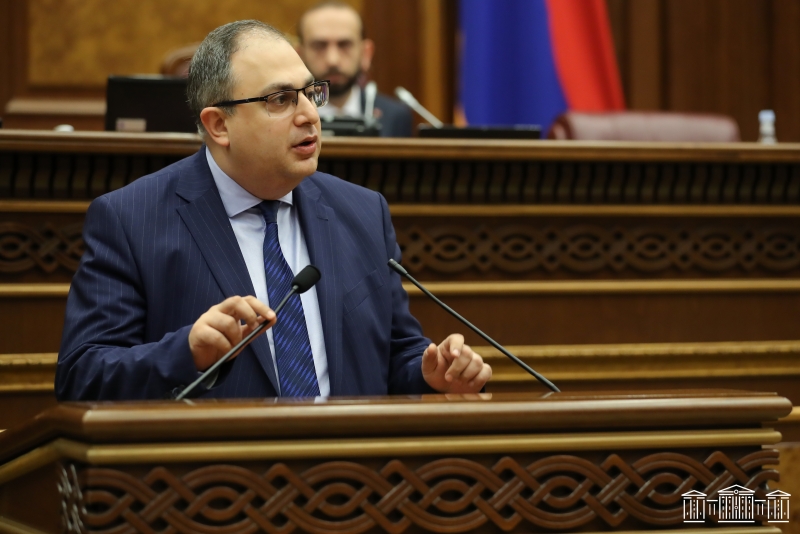 Մհեր Սահակյանը մոտեցել է ինձ և առանց որևէ բան ասելու հարվածել․ Վլադիմիր Վարդանյանը՝ ԱԺ-ում միջադեպի մասին