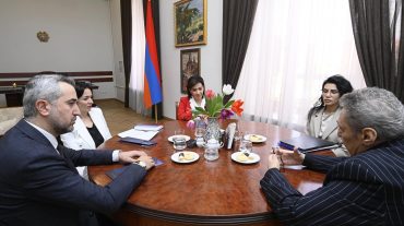 Հայաստանի երաժշտական կրթական հաստատություններին ավելի քան 30 ռոյալ կամ դաշնամուր կնվիրաբերվի․ Աննա Հակոբյանն ընդունել է Բարսեղ Թումանյանին և Սիրանուշ Գալոյանին