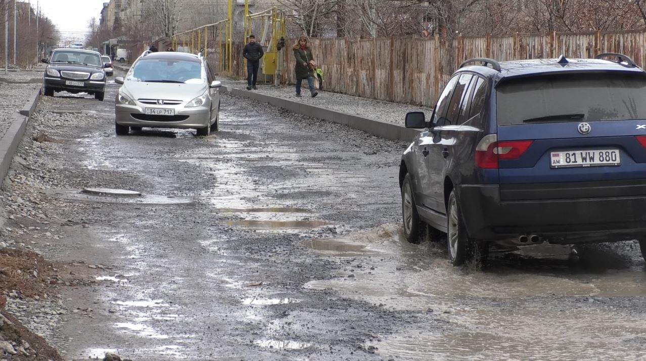 Գյումրիի «Անի» թաղամասի ջրամատակարարման նորացված ցանցի փորձարկում ջրաշինարարը  չի կատարել․ 34 փողոցների հիմնանորոգումը դարձյալ ձգձգվում է