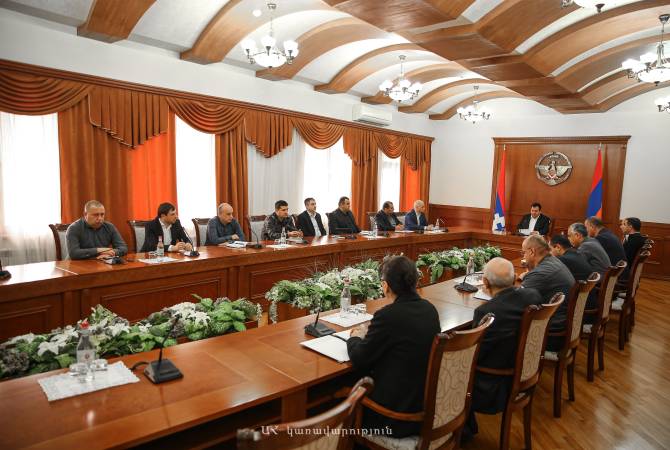 Արցախի պետնախարարը խորհրդակցություն է հրավիրել ադրբեջանական անցակետի տեղադրման և շրջափակումից բխող հումանիտար խնդիրների թեմաներով