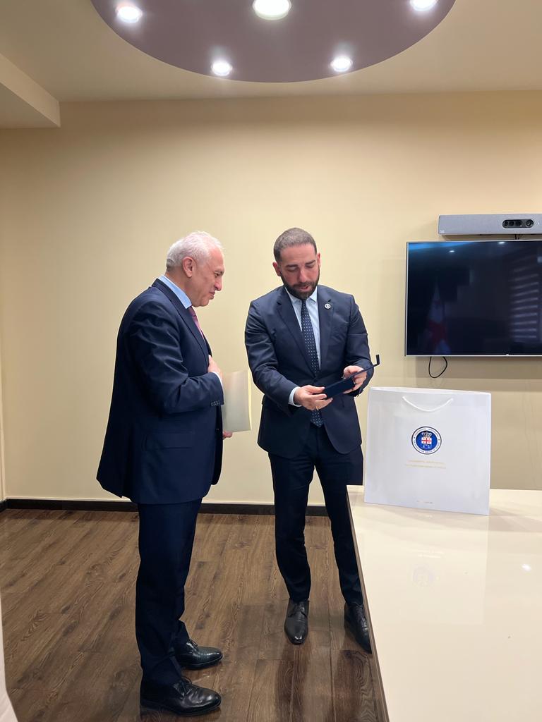 Դեսպան Աշոտ Սմբատյանը հանդիպել է Վրաստանի գլխավոր դատախազի հետ