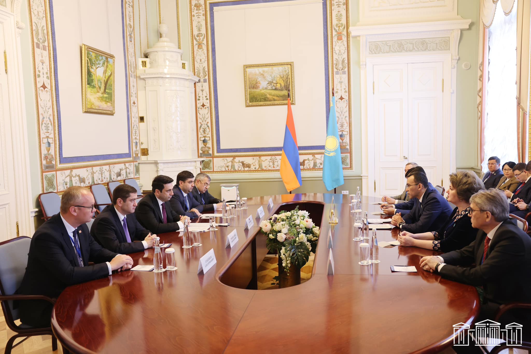 Ալեն Սիմոնյանը Ղազախստանի Սենատի նախագահին է ներկայացրել Հայաստանում եւ ԼՂ-ում 44-օրյա պատերազմին հաջորդած ու մինչ օրս շարունակվող լարված իրավիճակը