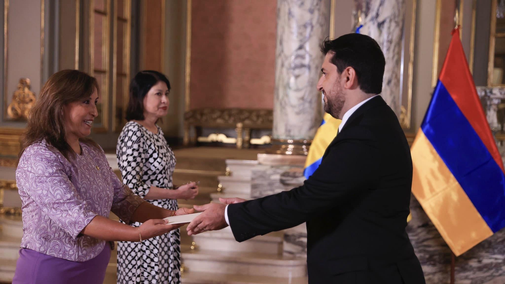 Դեսպան Հովհաննես Վիրաբյանը հավատարմագրերն է հանձնել Պերուի նախագահին