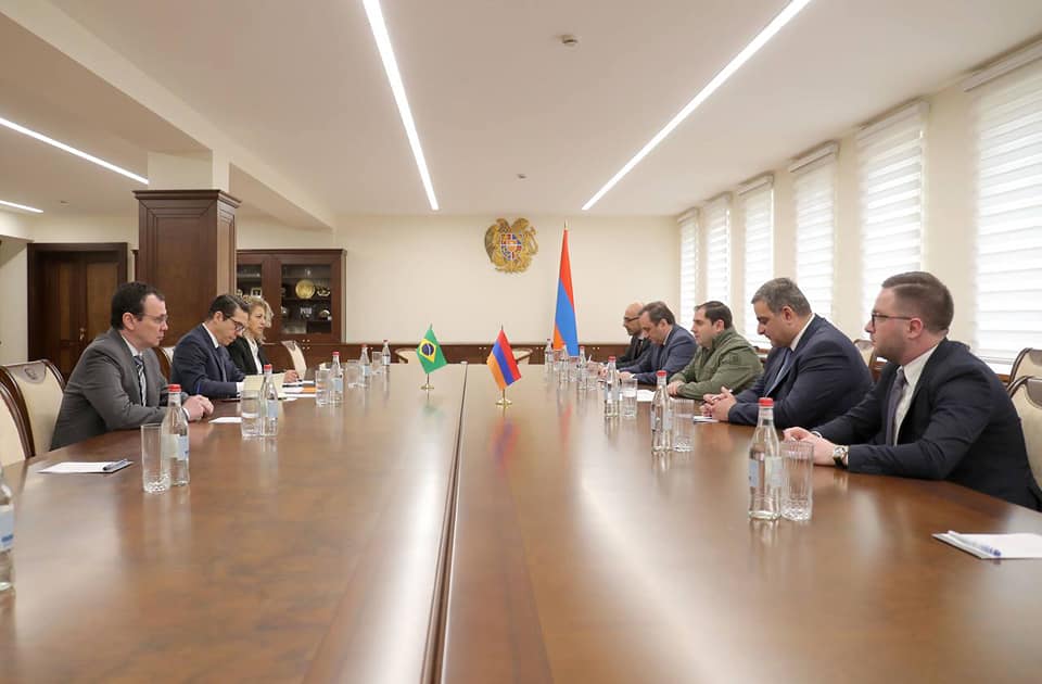 Սուրեն Պապիկյանը և Բրազիլիայի դեսպանը քննարկել են պաշտպանության բնագավառում համագործակցության հարցեր