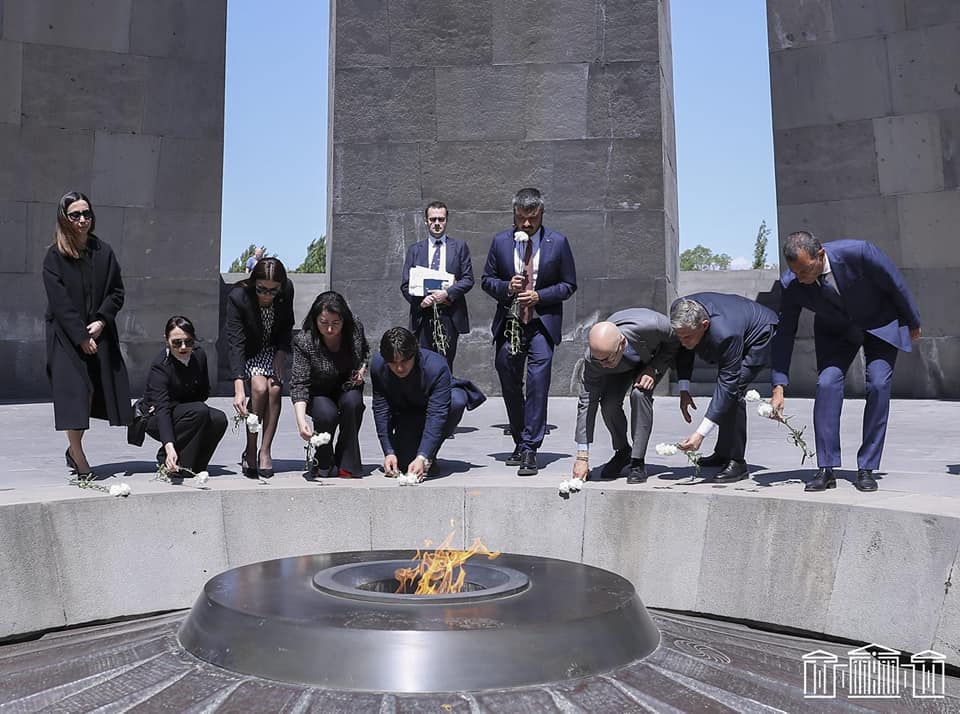 Յուրաքանչյուր օր վառ ենք պահում անմեղ զոհերի հիշատակը․ իտալացի պատգամավոր