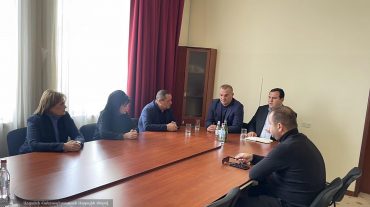 Արցախի ԱԺ «Ազատ հայրենիք-ՔՄԴ» խմբակցության անդամները պետնախարարի հետ քննարկել են հանրապետությունում ստեղծված իրավիճակը