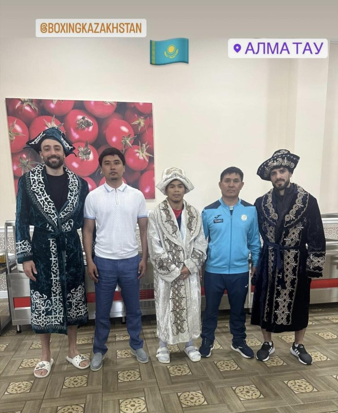 Բաչկովը՝ ղազախական տարազով. լուսանկար Ալմաթիից