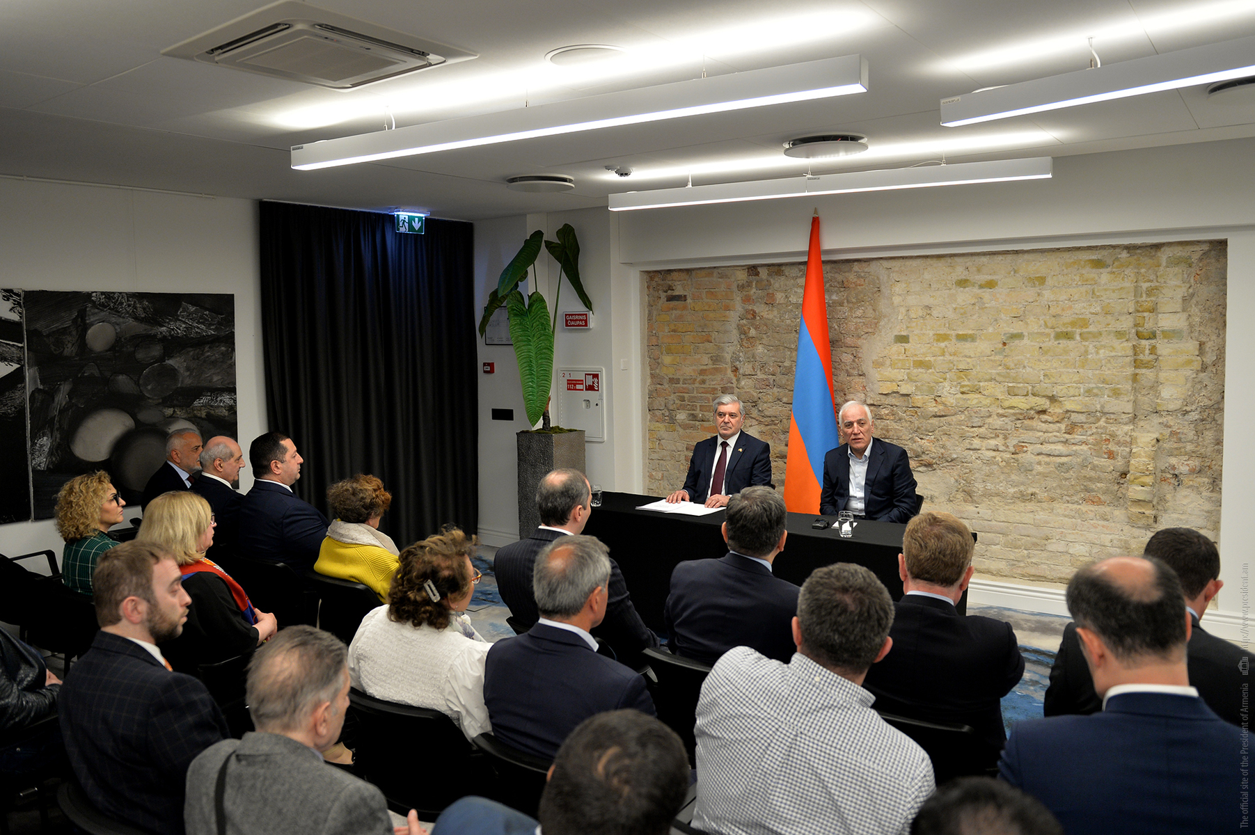 Լիտվայի հայկական համայնքի ներկայացուցիչների հետ հանդիպմանը նախագահն անդրադարձել է ղարաբաղյան հակամարտության կարգավորման շուրջ Հայաստանի մոտեցումներին և սկզբունքներին