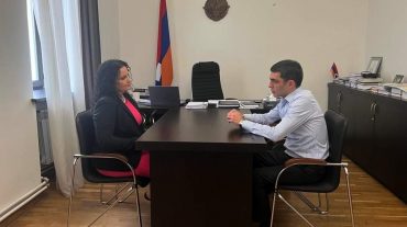 Արցախի ԱԳ նախարարն ընդունել է բարերար Աննա Աստվածատուրյան-Թերքոթին