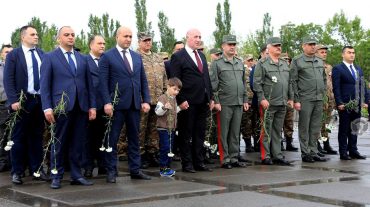 ՀՀ ՊՆ և ԶՈՒ ղեկավար կազմը հարգանքի տուրք է մատուցել ցեղասպանության զոհերի հիշատակին
