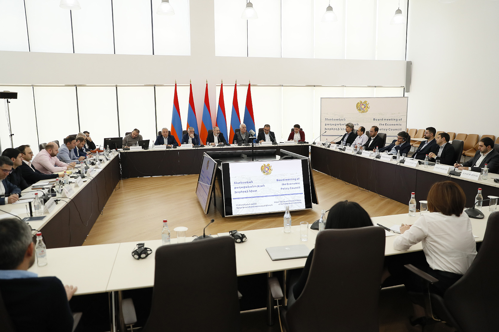 Մեր տնտեսական քաղաքականության առանցքային նպատակն է` ձևավորել այնպիսի տնտեսություն, որն ի վիճակի կլինի գեներացնել ինքնիշխան և մրցունակ պետություն ունենալու համար անհրաժեշտ ռեսուրսներ. վարչապետ