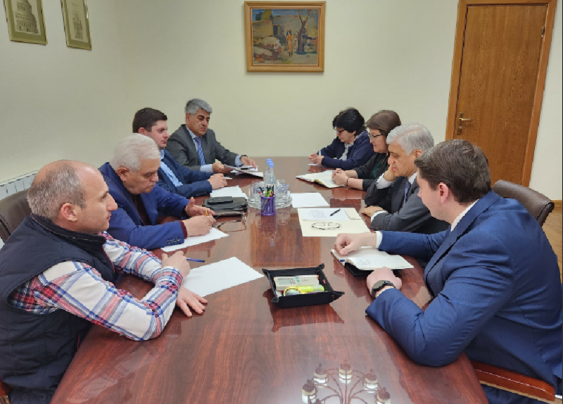 Քաղաքաշինության կոմիտեում քննարկվել են բազմաբնակարան շենքերի կառավարման և կառուցապատողների պարտականությունների վերաբերյալ հարցեր