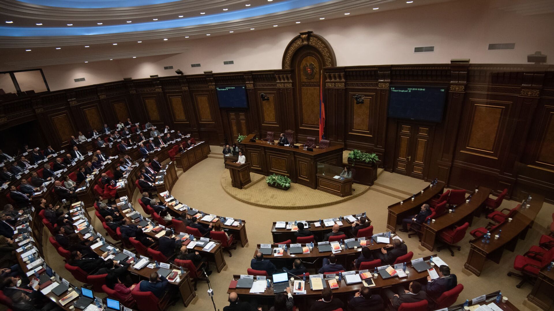 ԱԺ-ում ընդդիմությունը իշխանությանը մեղադրեց «գաղտագողի» բանակցությունների մեջ