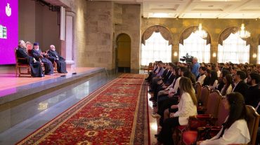 Ամենայն Հայոց Հայրապետը հյուրընկալել է Հայկական համալսարանի շրջանավարտներին և ուսանողներին