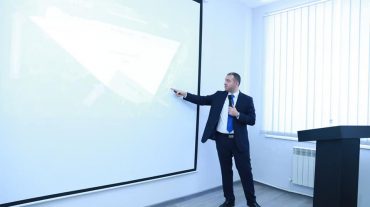 Վահան Քերոբյանը ՀՊՏՀ-ի Գյումրու մասնաճյուղում հանդես է եկել դասախոսությամբ