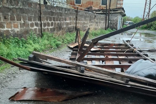 Քամին վնասներ է հասցրել Գյումրիում