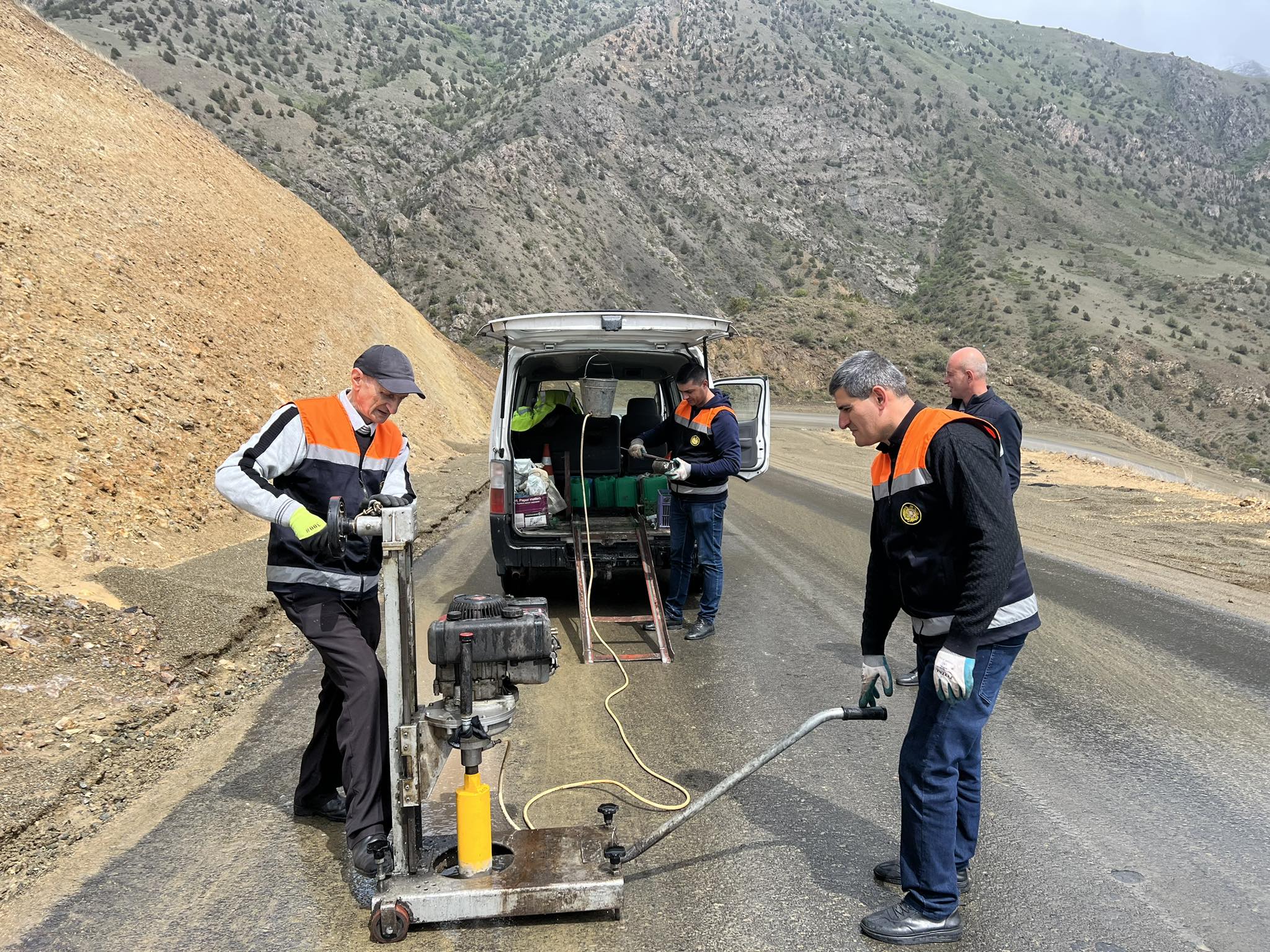 Կատարվել է ասֆալտբետոնե շերտի հաստության ստուգում և բաղադրության նմուշառում