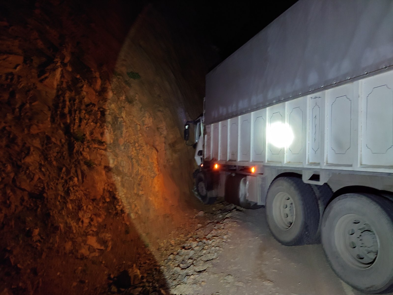 Փրկարարներն ավտոմեքենան դուրս են բերել արգելափակումից