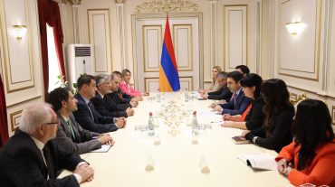 Ալեն Սիմոնյանն ընդունել է Արգենտինա-Հայաստան բարեկամական խմբի պատվիրակությանը